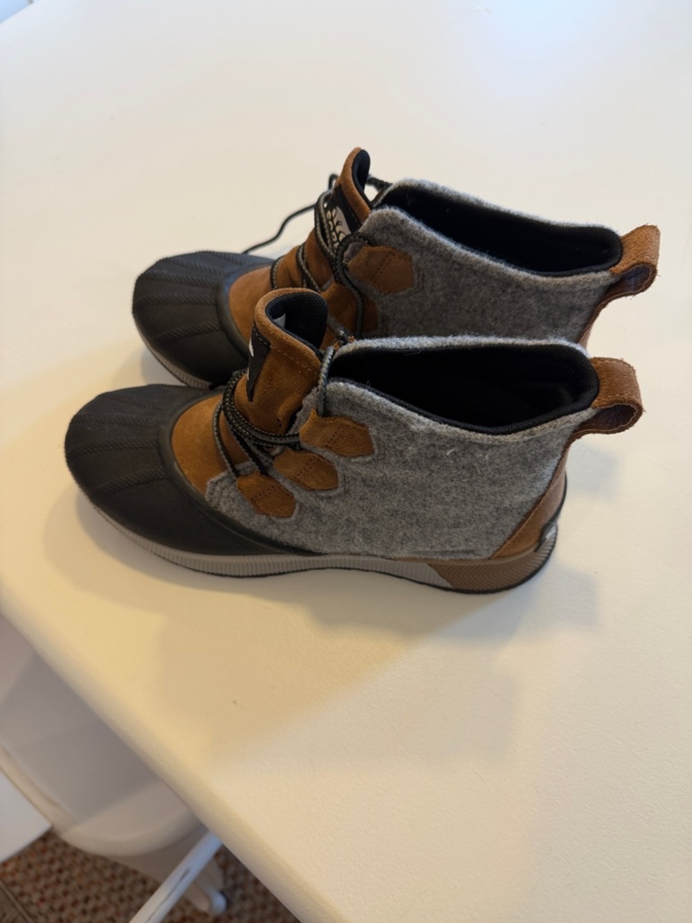 Sorel Women’s  Waterproof Ankle Boots - Gray & Brown Sz 9.  NWOB. Box12